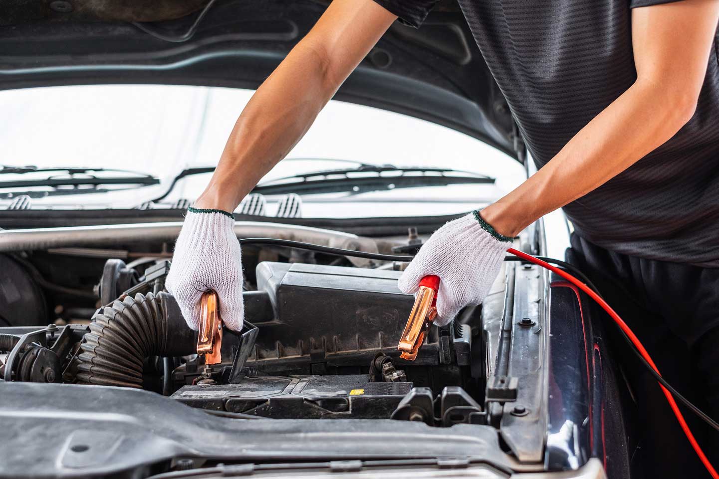 Will a car battery recharge by itself?