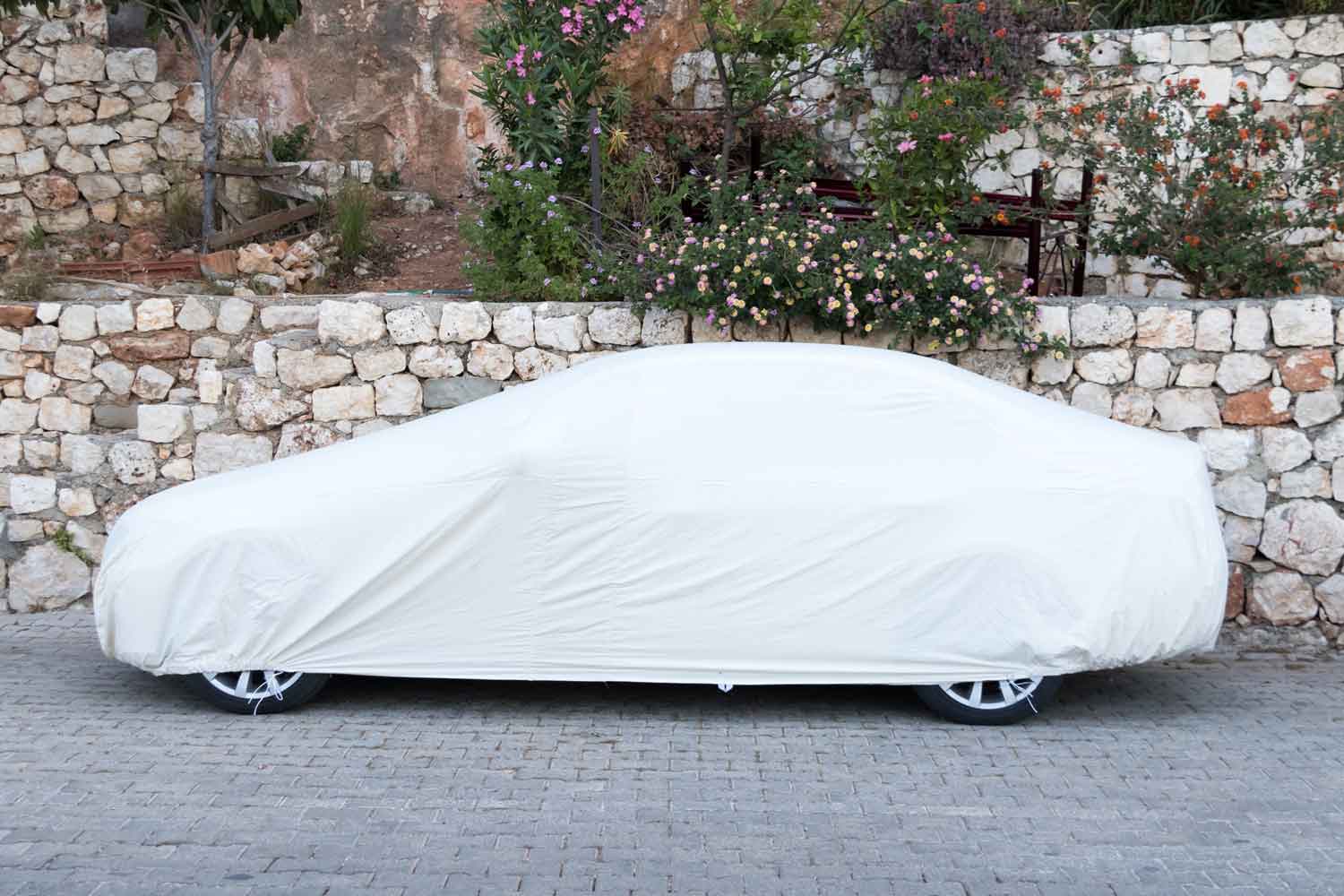 How long can a car battery sit unused before it dies?